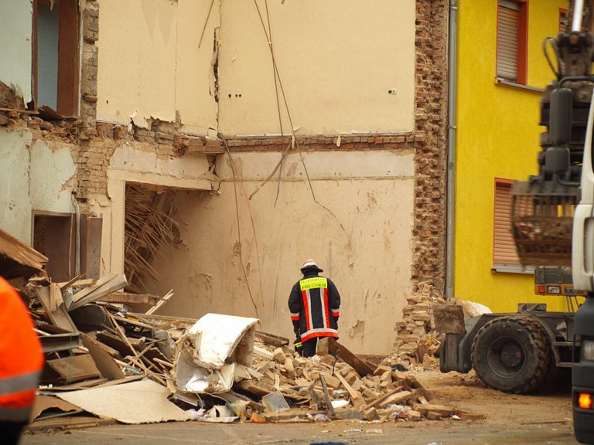 Hausexplosion Bruehl bei Koeln Pingsdorferstr P449.JPG